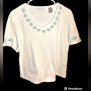 Draper’s & Damon woman hand embroidered